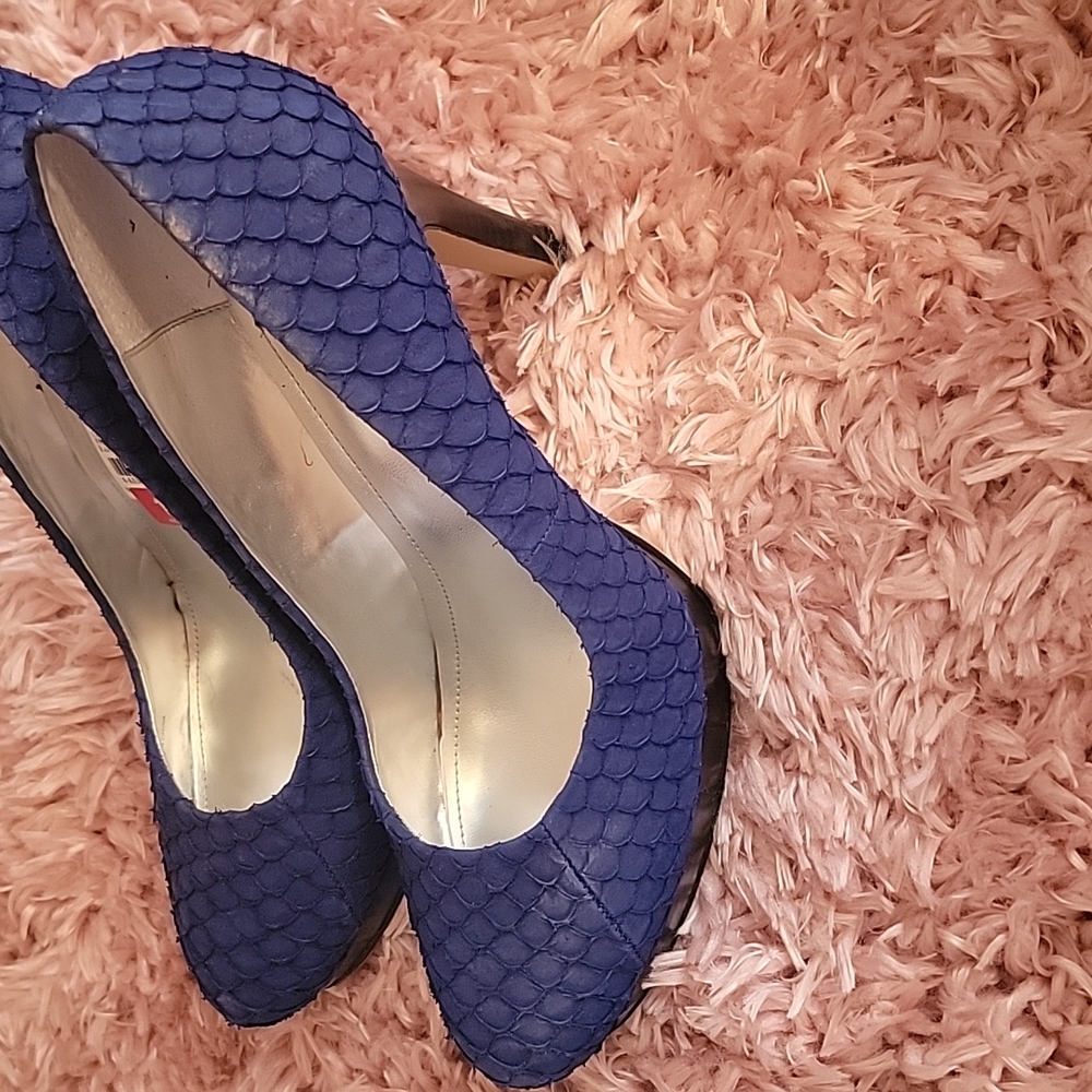 Shoes - Picture 2 of 3
